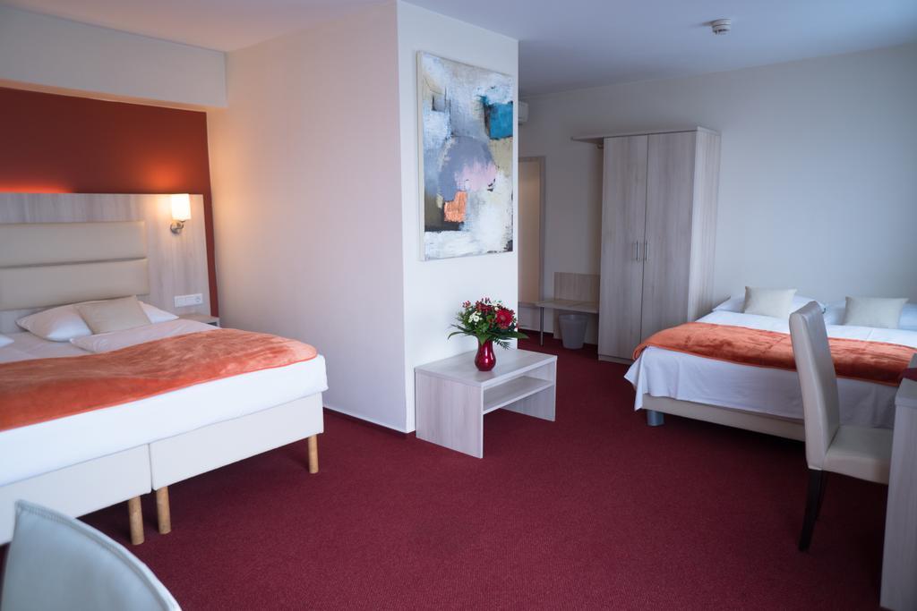 Hotel Roedelheimer Hof - Am Wasserturm Frankfurt nad Mohanem Pokoj fotografie