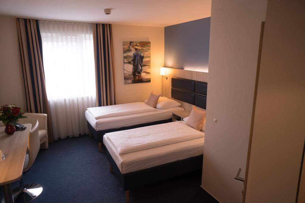 Hotel Roedelheimer Hof - Am Wasserturm Frankfurt nad Mohanem Pokoj fotografie