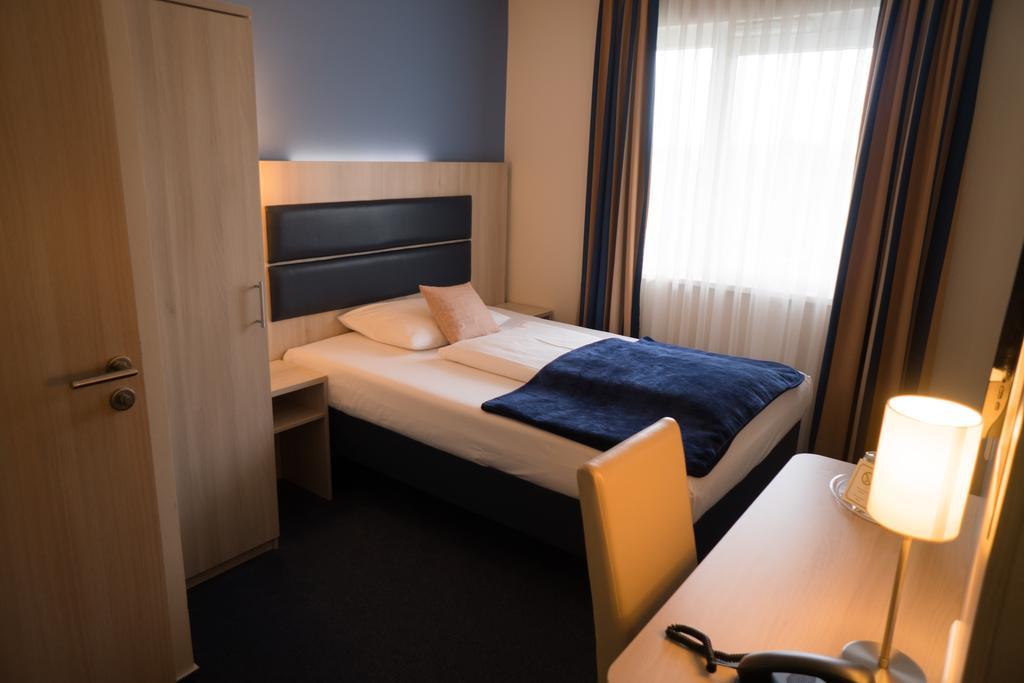 Hotel Roedelheimer Hof - Am Wasserturm Frankfurt nad Mohanem Pokoj fotografie